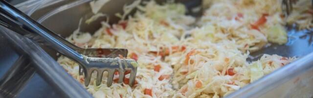 Власти Нарвы отказались повышать плату за школьное питание