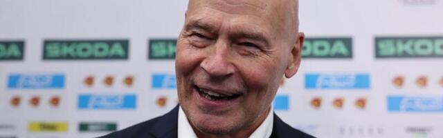 Главный тренер хоккейной сборной Эстонии пока не задумывается о будущем: сейчас я хочу выпить пива, но вы напишите — „Coca-Cola“