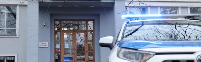 Во вторник школы работают в обычном режиме. Полиция: „больше угроз не поступало“