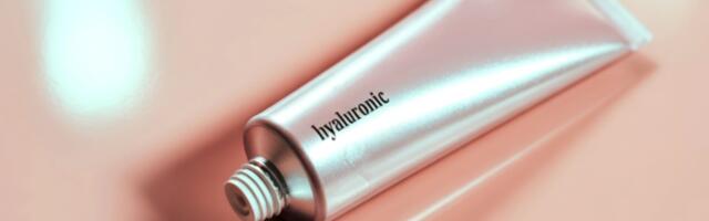 Гиалуронка под микроскопом: где она реально работает — в креме или в капсулах