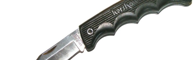 Охранник G4S на заправке в Таллинне задержал размахивавшего ножом молодого человека