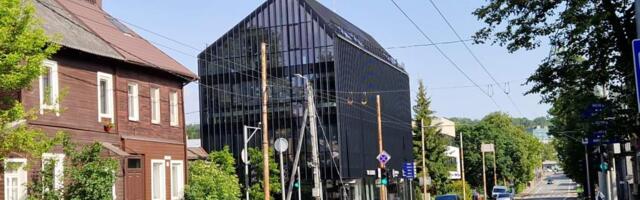 Тут пришла  тётя Вера… И спросила  про квартиру