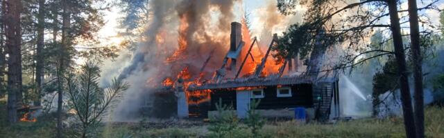 В Йыгевамаа сгорело двухэтажное здание с сауной