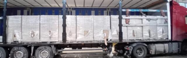 В Пярну задержали гражданина России, перевозившего 4,8 млн контрабандных сигарет