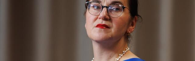 Министр юстиции Лийза Пакоста о распространении фото людей в обнаженном виде: это наказуемо