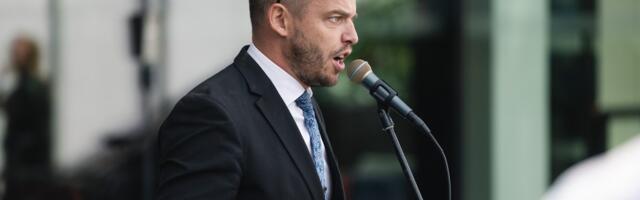 Экс-лидер националистов и консерваторов примкнул к центристам