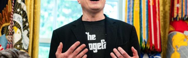 Илон Маск купил акции Tesla почти на 1 млрд долларов