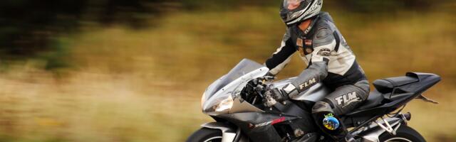 Мотоциклистов — под контроль: полиция установит камеры измерения скорости, работающие в обоих направлениях