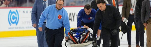 ВИДЕО | Жуткая травма в матче НХЛ: игрока срочно госпитализировали после столкновения с россиянином