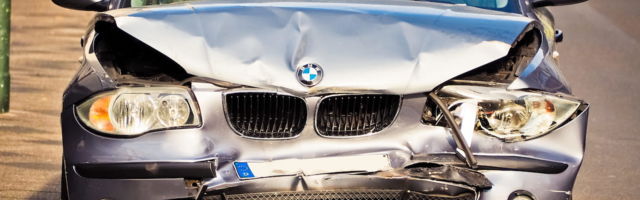 В ДТП в Таллинне из-за лихача на BMW без прав погибла стоявшая на остановке женщина и пострадали еще 6 человек