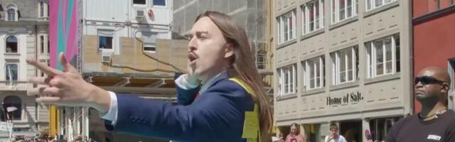 ВИДЕО | На церемонии открытия “Евровидения” Томми Кэш был полон оптимизма, танцевал и много говорил о кофе