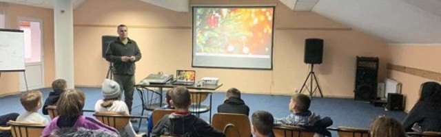 Глава КСРС Молдовы рассказал школьникам о работе поисковиков
