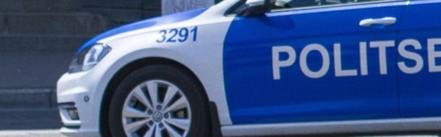 В Пыхья-Таллинне автомобиль с пьяным водителем за рулем врезался в автобус