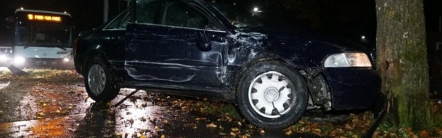 ФОТО: Пьяная женщина на автомобиле врезалась в автобус