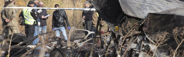 Момент крушения самолета Ан-26 в Украине попал на видео