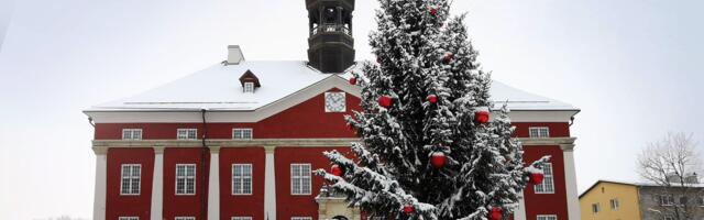 Это начнется в Нарве в полночь: рождественские ели в городе установят сегодня ночью