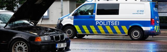 Водитель грузовика устроил цепную аварию, мужчина выбежал на дорогу и попал под машину