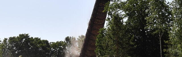 ФОТО: в Нарва-Йыэсуу снесли старую дымовую трубу