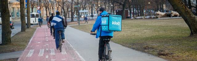 ЧИТАТЕЛЬ СПРАШИВАЕТ | Как вести себя, если велосипедист на тротуаре едва не сбивает меня?