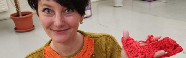 Создает украшения из камней, пуговиц и ...мужских галстуков   ГАЛЕРЕЯ