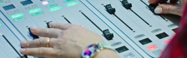 Среди вещающих на русском языке радиостанций самой популярной остается "Радио 4"