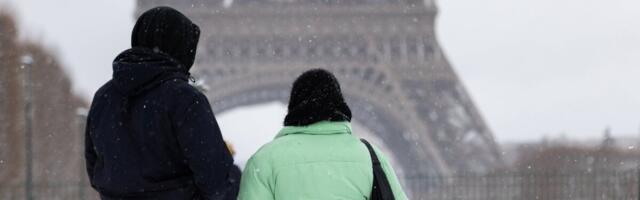 Снегопад нарушил авиасообщение в Париже и Амстердаме