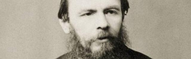 Писал ли Достоевский: „Всё, что русские взяли от православия, — перекреститься перед тем, как тебя зарубить топором!“?