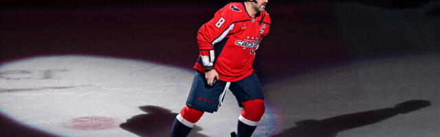 Александр Овечкин первым в истории забросил 900-ю шайбу в чемпионатах НХЛ