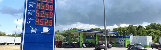 Отсутствие нарвитян на заправках и в магазинах Ивангорода стало страшным ударом. Зато коронавируса нет!