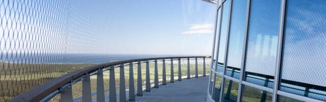 С видом на город и море: в Таллиннской телебашне проходят занятия йогой на высоте 170 метров