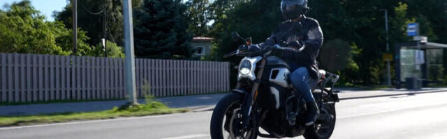 "Зеркало": мотоциклист заподозрил автошколу в вымогании денег за дополнительные уроки вождения