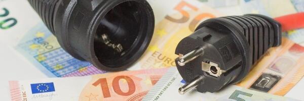 О чем пишет пресса Латвии: разрыв между школами, разница цен на рынке электричества