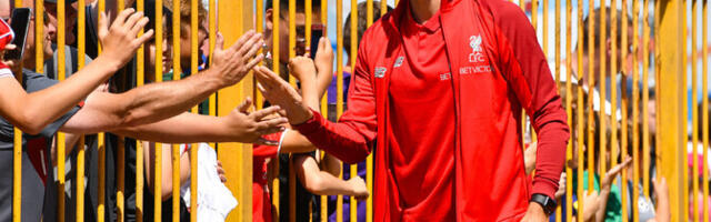 Рагнар Клаван примет участие в матче легенд "Челси" и "Ливерпуля"