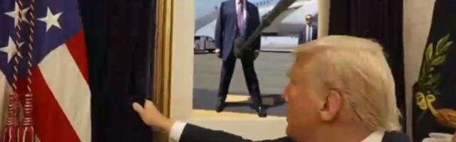 Правдиво ли видео, на котором Трамп хвастается своим фото с огромным микрофоном между ног?