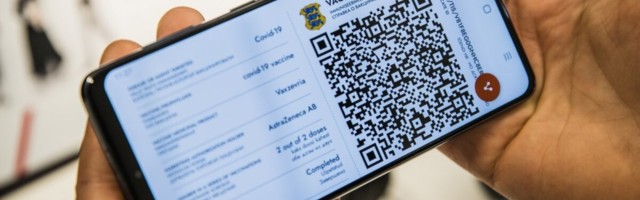 Эстония вводит ковид-паспорта: с понедельника их можно использовать для посещения мероприятий. На очереди сфера услуг - кино, театры и кафе