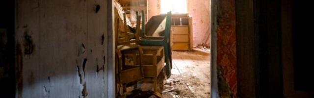 ФОТО И ВИДЕО | Убийца надеялся, что ее никто не найдет. Тело 7-летней девочки из Латвии спрятали под полом в заброшенном доме