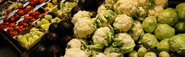 В Латвии две крупные торговые сети подозревают в картельном сговоре