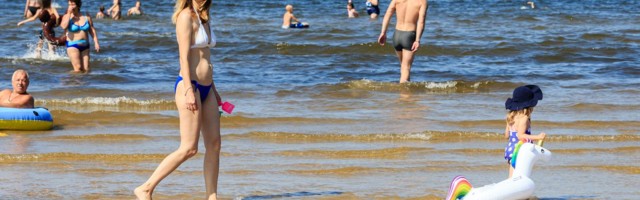Температура воды на многих пляжах поднялась выше 25 градусов