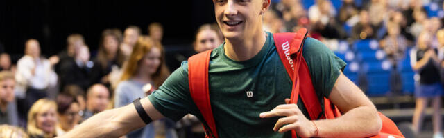 Марк Лаял вышел во второй круг теннисного турнира в штате Кентукки