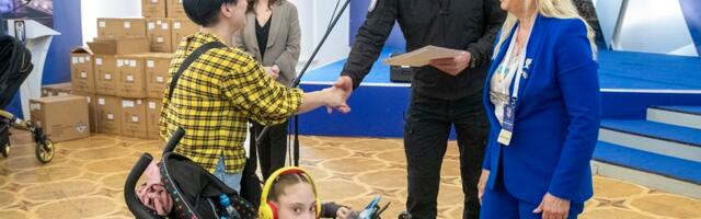 Таллинн передал Киеву зарядные станции для семей с детьми с особыми потребностями