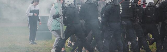 Резервисты и полицейские проходят обучение по подавлению массовых беспорядков в Эстонии