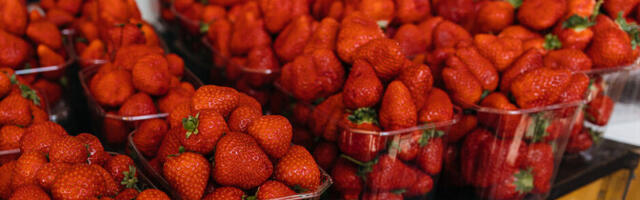На Тартуском рынке эстонская клубника заметно подешевела