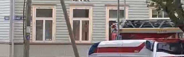 Полиция отреагировала усиленным составом на плакат с антиизраильским лозунгом в Каламая