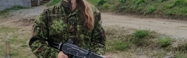 «Рыла окопы, стреляла и лагерь охраняла» — как девушка провела в армии 24 часа