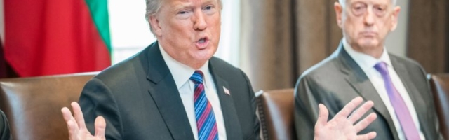 Коронавирус: помощник Трампа заявляет, что Китай — это второй Чернобыль