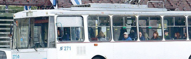 Назад в прошлое? Выход на линию старых троллейбусов позабавил жителей Таллинна