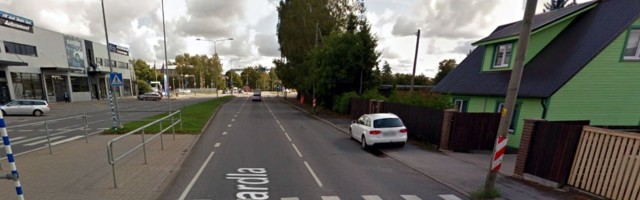 Автомобиль на пешеходном переходе задел двухлетнего ребенка и уехал: полиция ищет водителя серой машины