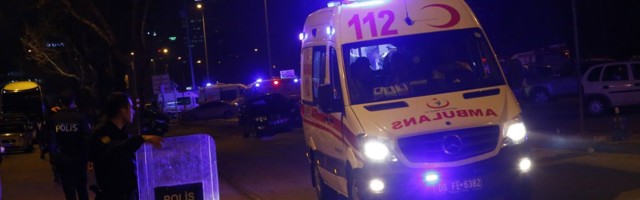 В Турции опрокинулся автобус с туристами: один погибший и 26 пострадавших
