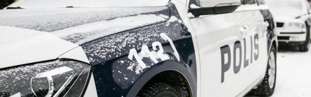 Смертельное ДТП в Финляндии: 15-летний подросток погиб, когда автомобиль врезался в террасу ресторана