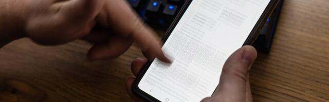 Молодой человек нашел через Facebook покупателя на дорогой телефон. И был при продаже ограблен